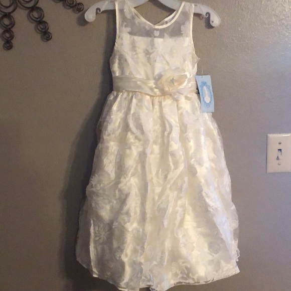 Picture perfect flower girl gown never worn sz 5 - Picture 1 of 4